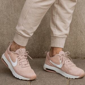 Nike Pink Air Max Motion Beige Blush Running Shoe 9
